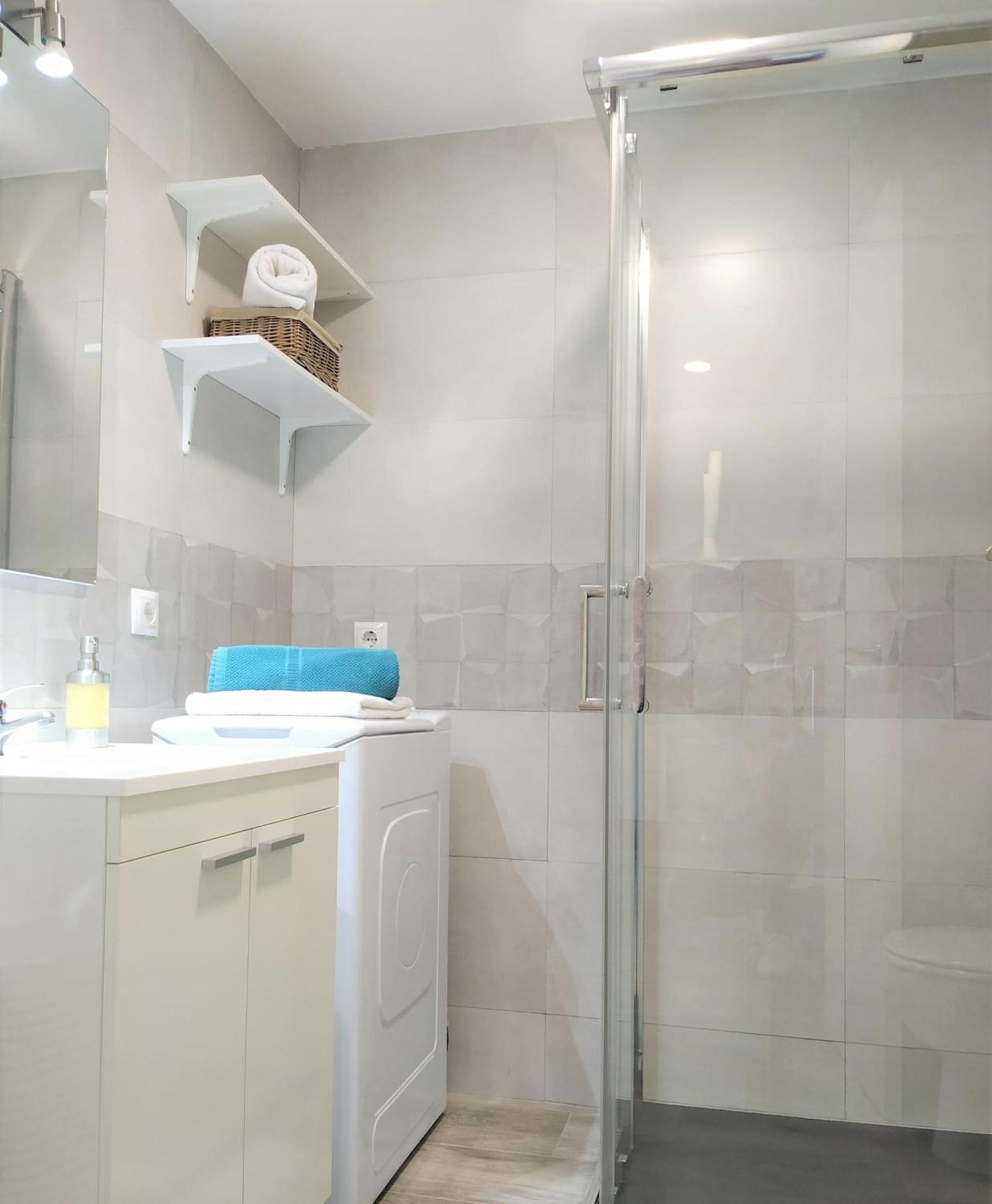 Deluxe Apartment In Benalbeach With Beach Views Беналмадена Екстериор снимка