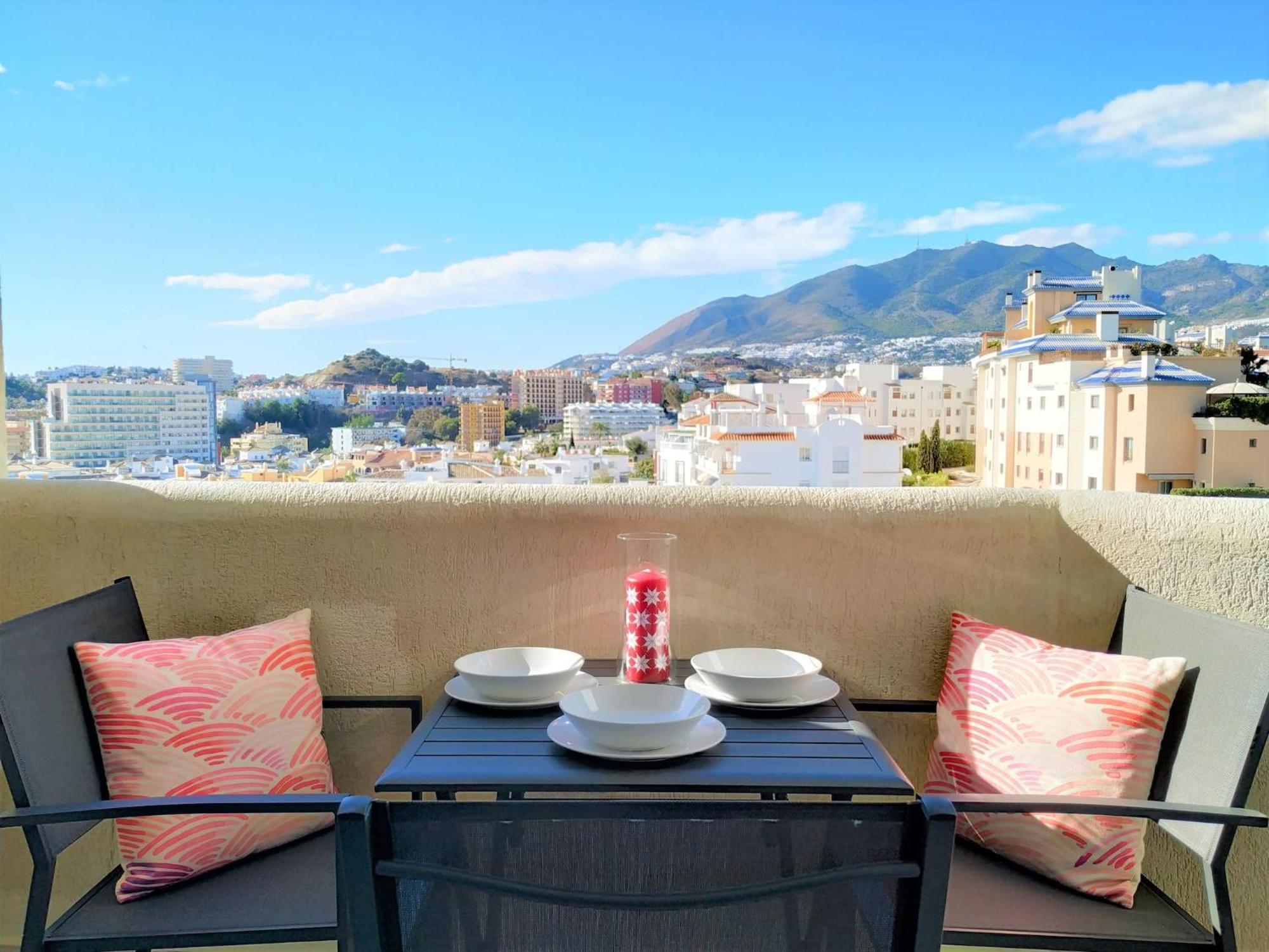 Deluxe Apartment In Benalbeach With Beach Views Беналмадена Екстериор снимка